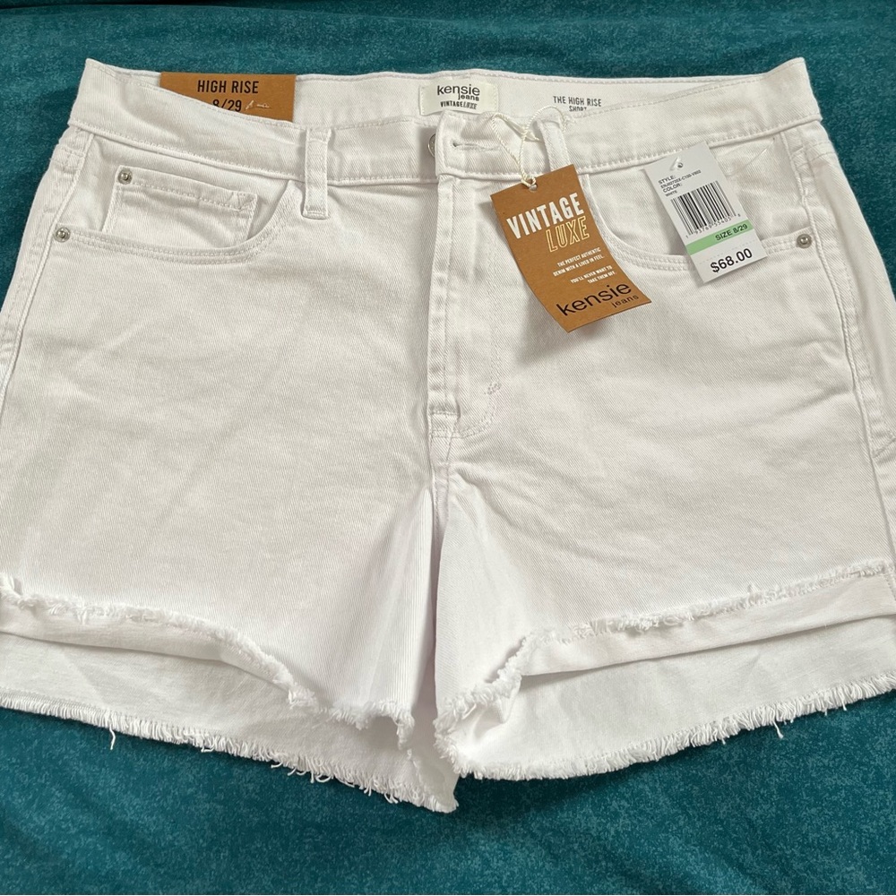 NWT KENSIE White High Rise Vintage Look Shorts, Size 8/29